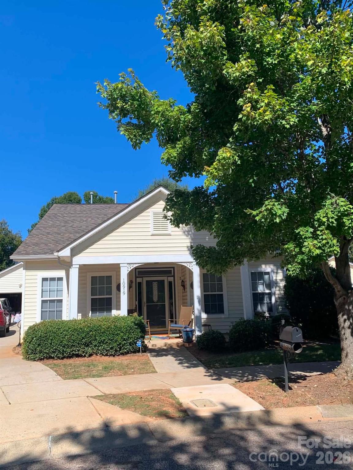 10919 Shelly Renee Dr, Cornelius, NC 28031. property listing photo