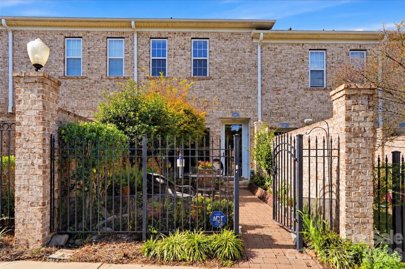 427 Dumbarton Street NW Apt 4, Concord, NC - 2 beds, 2.5 baths, 1,323 sqft - $315,000