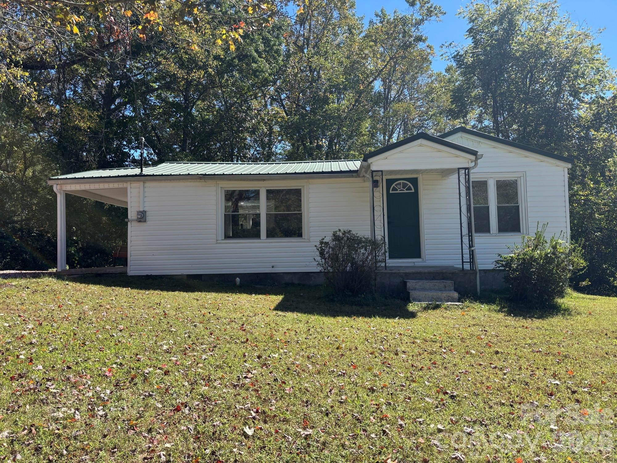 162 Phillips Ln, Spruce Pine, NC 28777. property listing photo