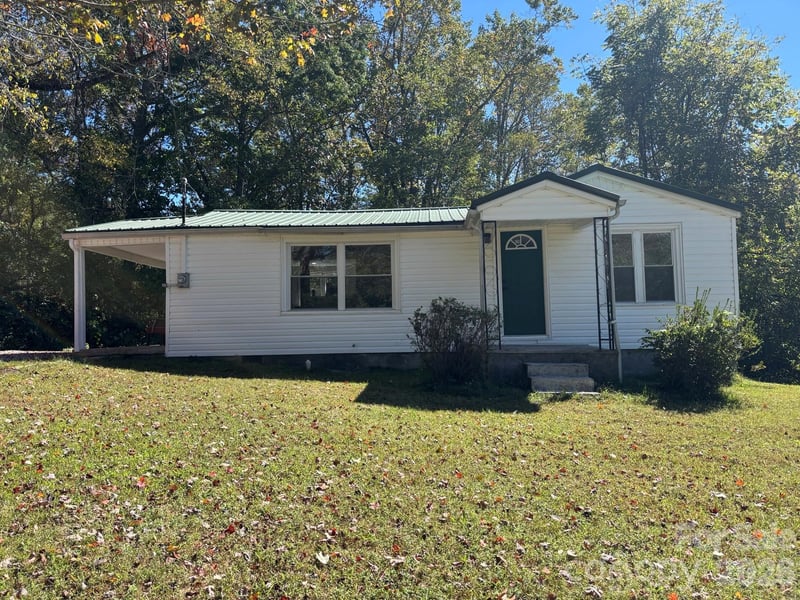 162 Phillips Lane, Spruce Pine, NC - 2 beds, 1 bath, 680 sqft - $195,000