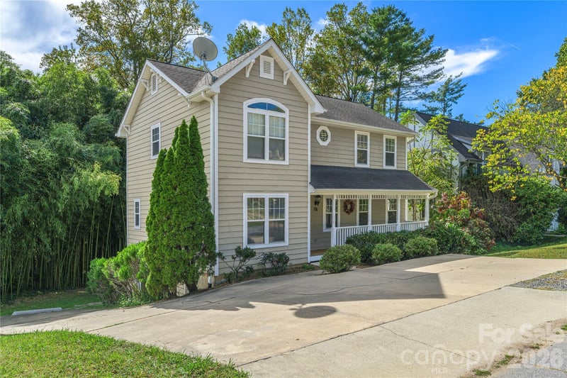 17 Sheridan Road, Asheville, NC - 4 beds, 3.5 baths, 1,716 sqft - $795,000