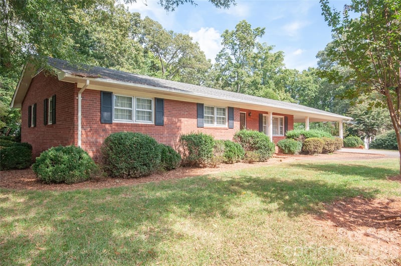 2607 Montgomery Drive, Statesville, NC - 3 beds, 2 baths, 1,566 sqft - $349,000