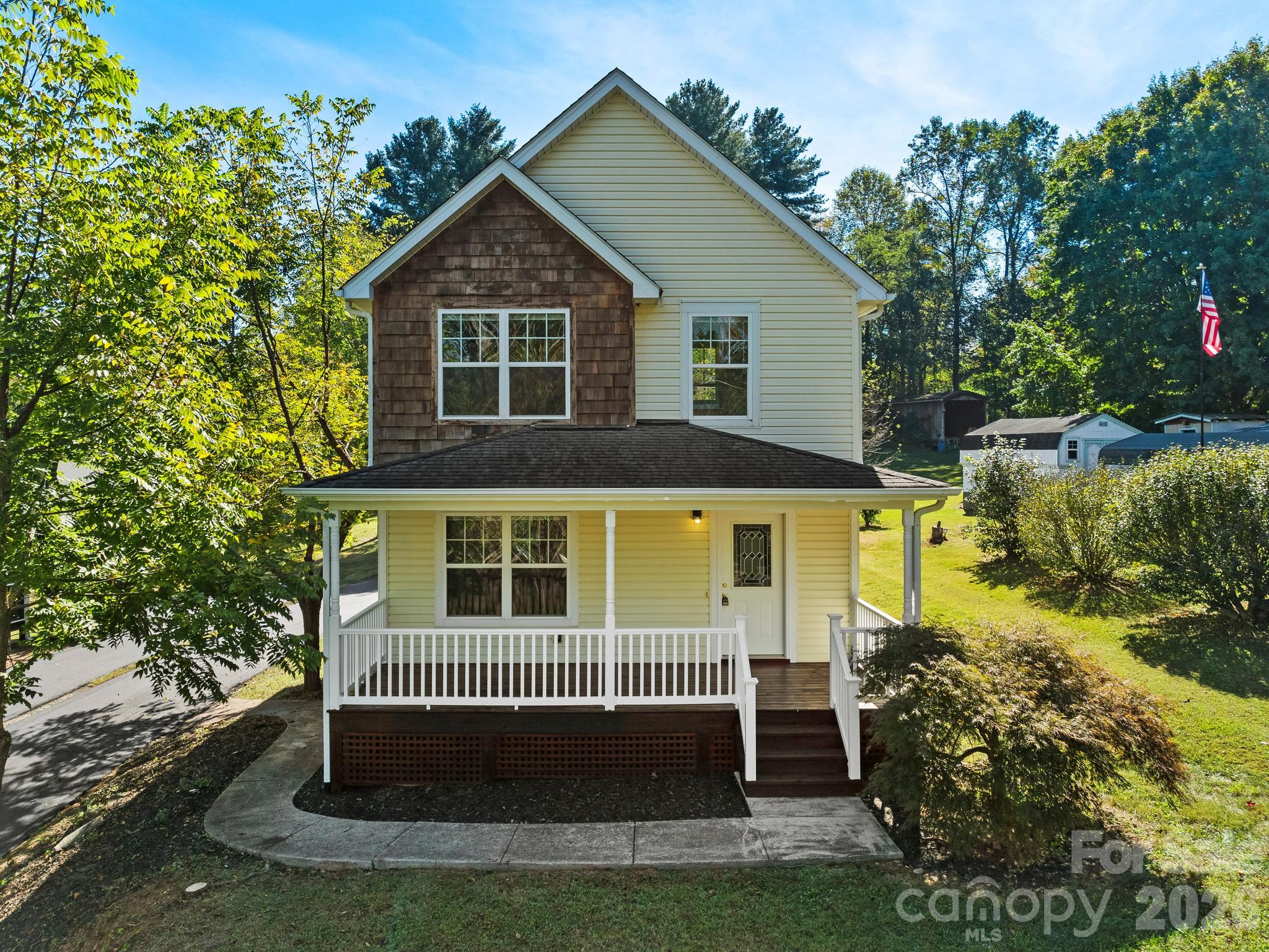 81 Crayton Rd, Asheville, NC 28803. property listing photo