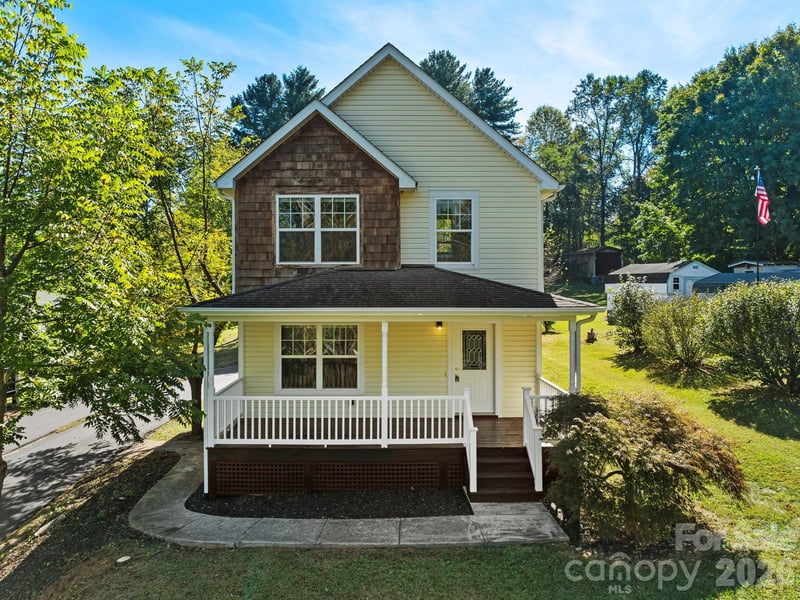 81 Crayton Road, Asheville, NC - 3 beds, 2.5 baths, 1,536 sqft - $410,000