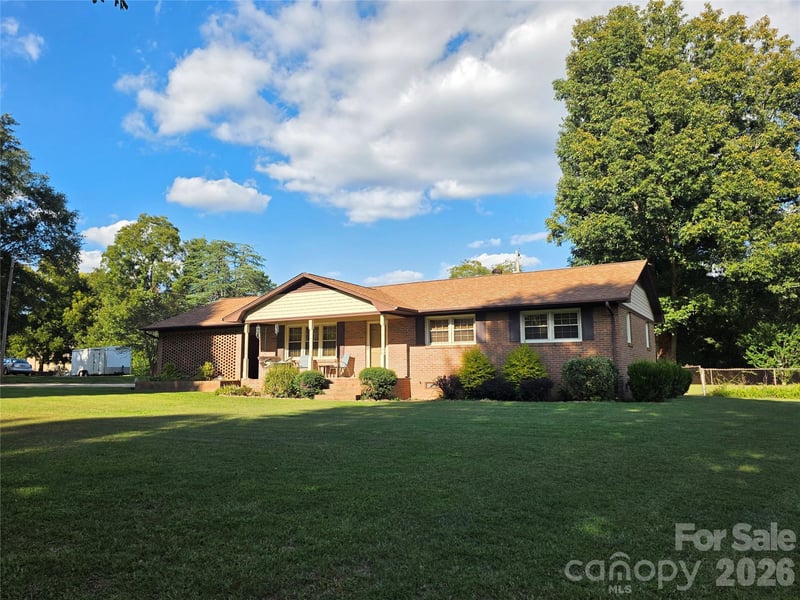 4106 Dallas High Shoals Highway, Dallas, NC - 3 beds, 2 baths, 1,692 sqft - $389,900