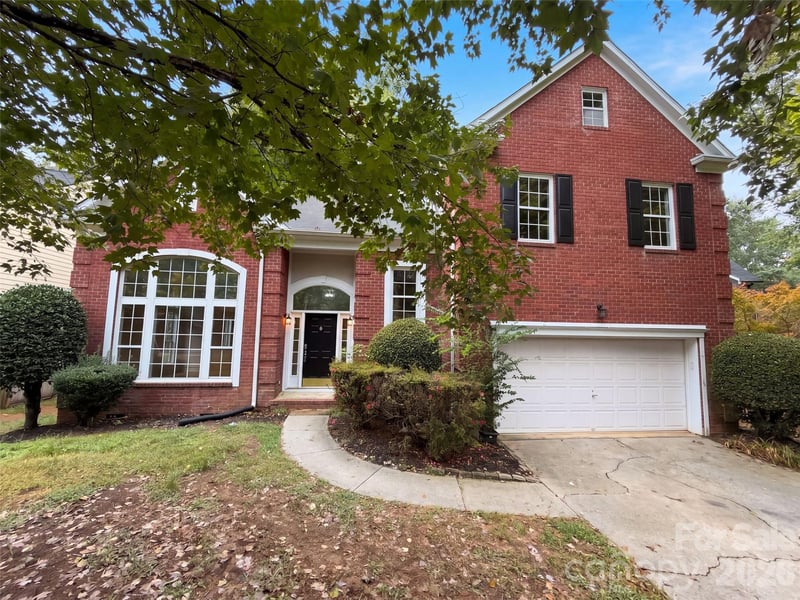 6306 Oxwynn Lane, Charlotte, NC - 4 beds, 2.5 baths, 2,392 sqft - $630,000
