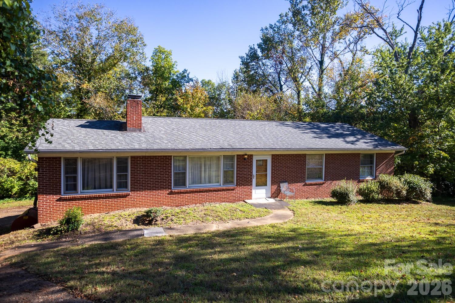 8 Governors Ct, Asheville, NC 28805. property listing photo
