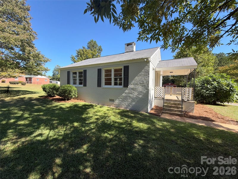 521 Grace Avenue, Lancaster, SC - 2 beds, 1 bath, 1,032 sqft - $169,000