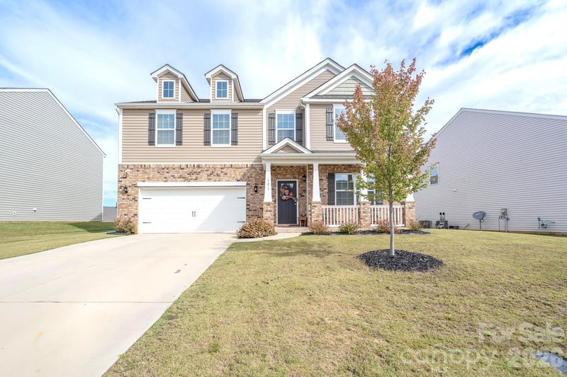 121 Giant Oak Avenue, Statesville, NC - 4 beds, 3.5 baths, 3,108 sqft - $414,900