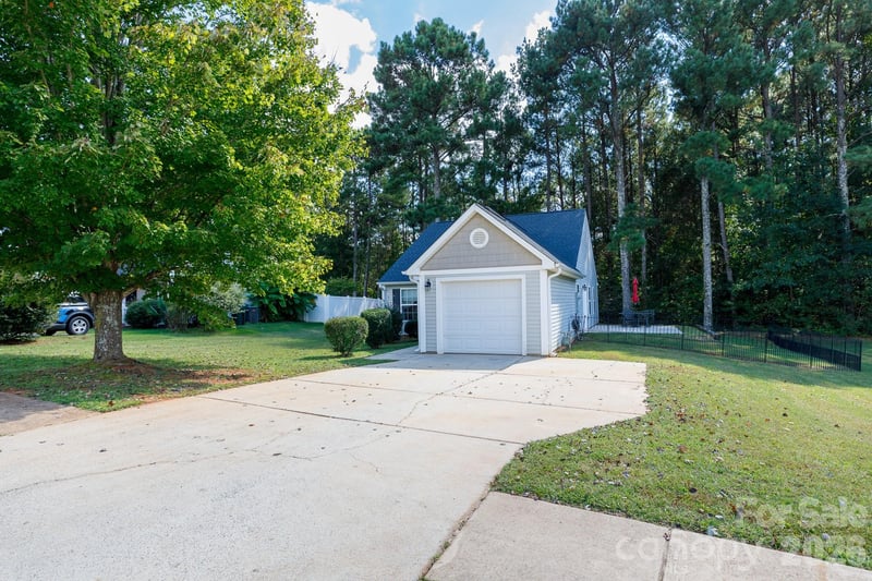 229 Chicago Lane, York, SC - 3 beds, 2 baths, 1,184 sqft - $255,000