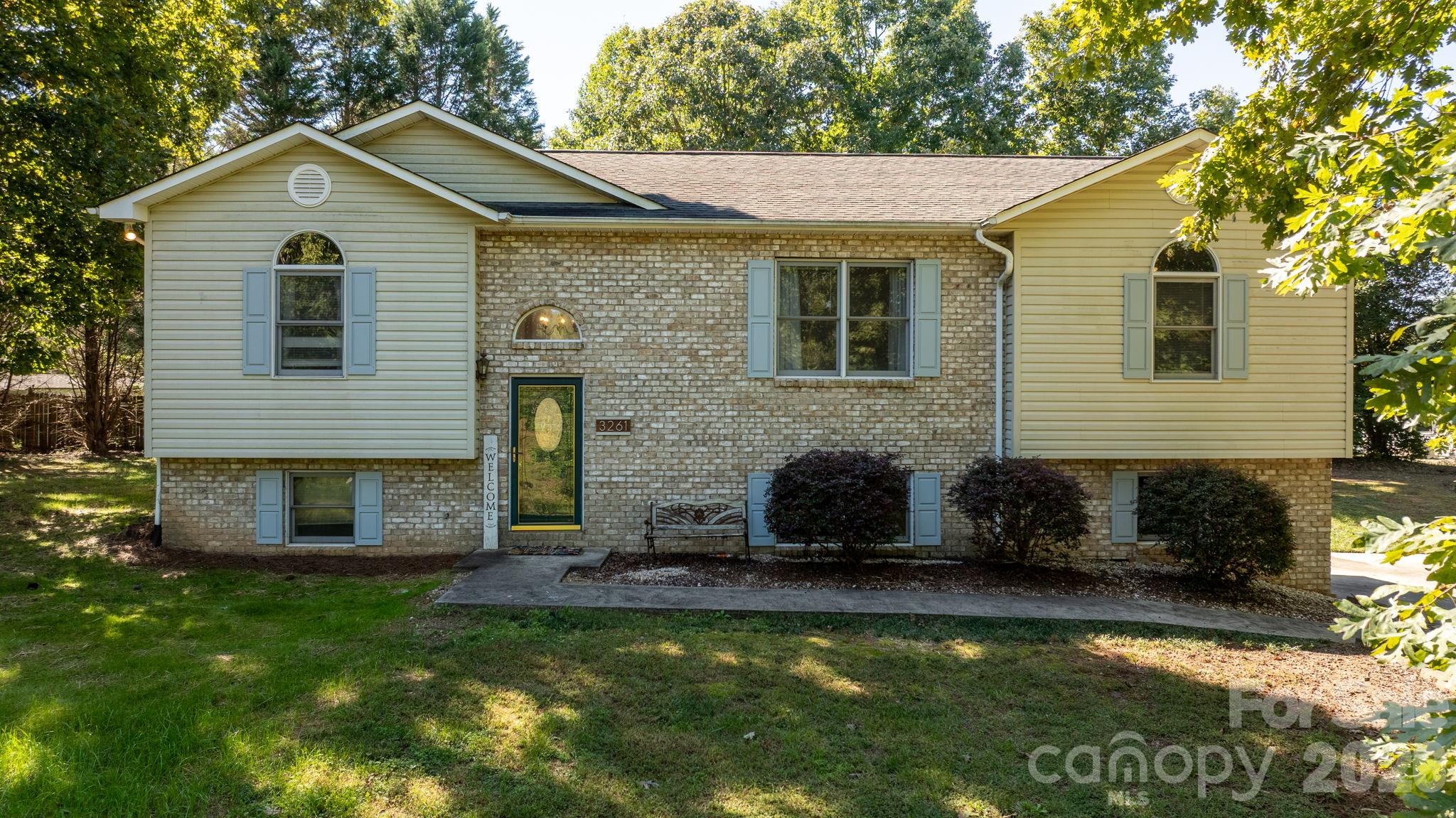 3261 Washington Way, Hudson, NC 28638. property listing photo