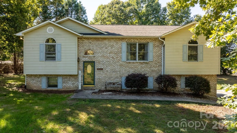 3261 Washington Way, Hudson, NC - 3 beds, 2 baths, 2,091 sqft - $389,900