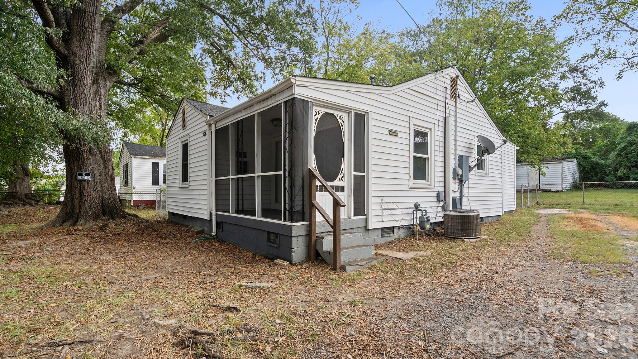 1409 Essex St, Gastonia, NC 28052. property listing photo