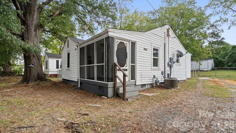 1409 Essex Street, Gastonia, NC - 3 beds, 1 bath, 968 sqft - $184,999