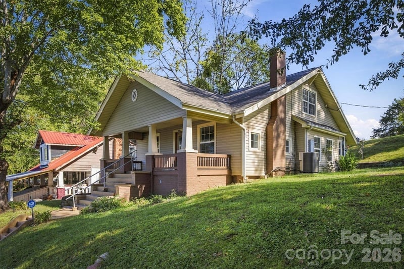 1203 Spainhour Street, Lenoir, NC - 4 beds, 1 bath, 1,472 sqft - $299,000