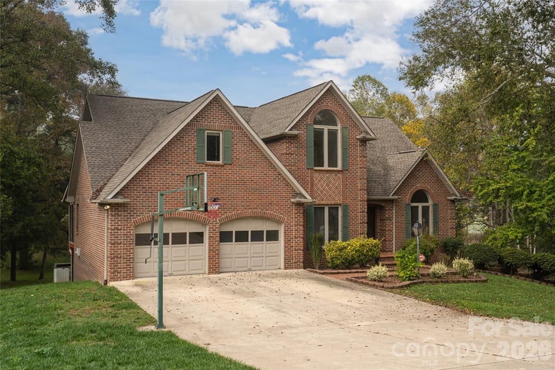 4943 Elmhurst Drive NE, Hickory, NC - 4 beds, 3.5 baths, 4,217 sqft - $699,900