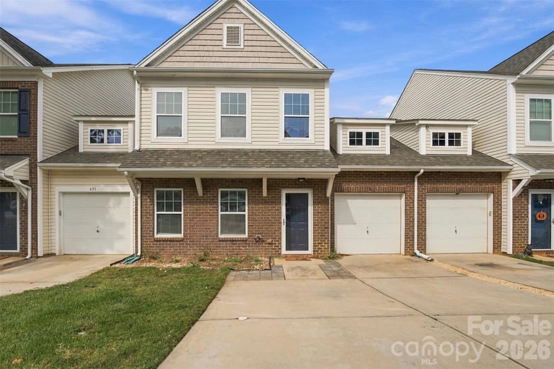 433 Battery Circle, Clover, SC - 3 beds, 2.5 baths, 2,208 sqft - $315,000