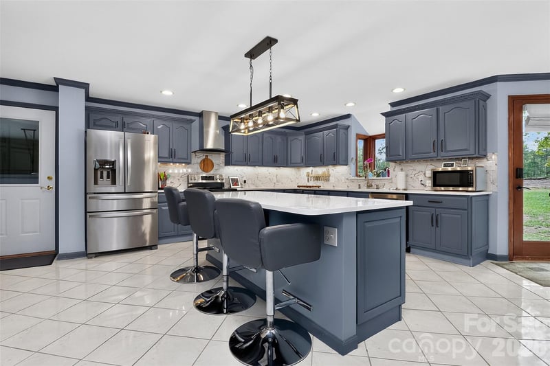 525 Shoreline Drive, Lancaster, SC - 2 beds, 2 baths, 2,568 sqft - $610,000