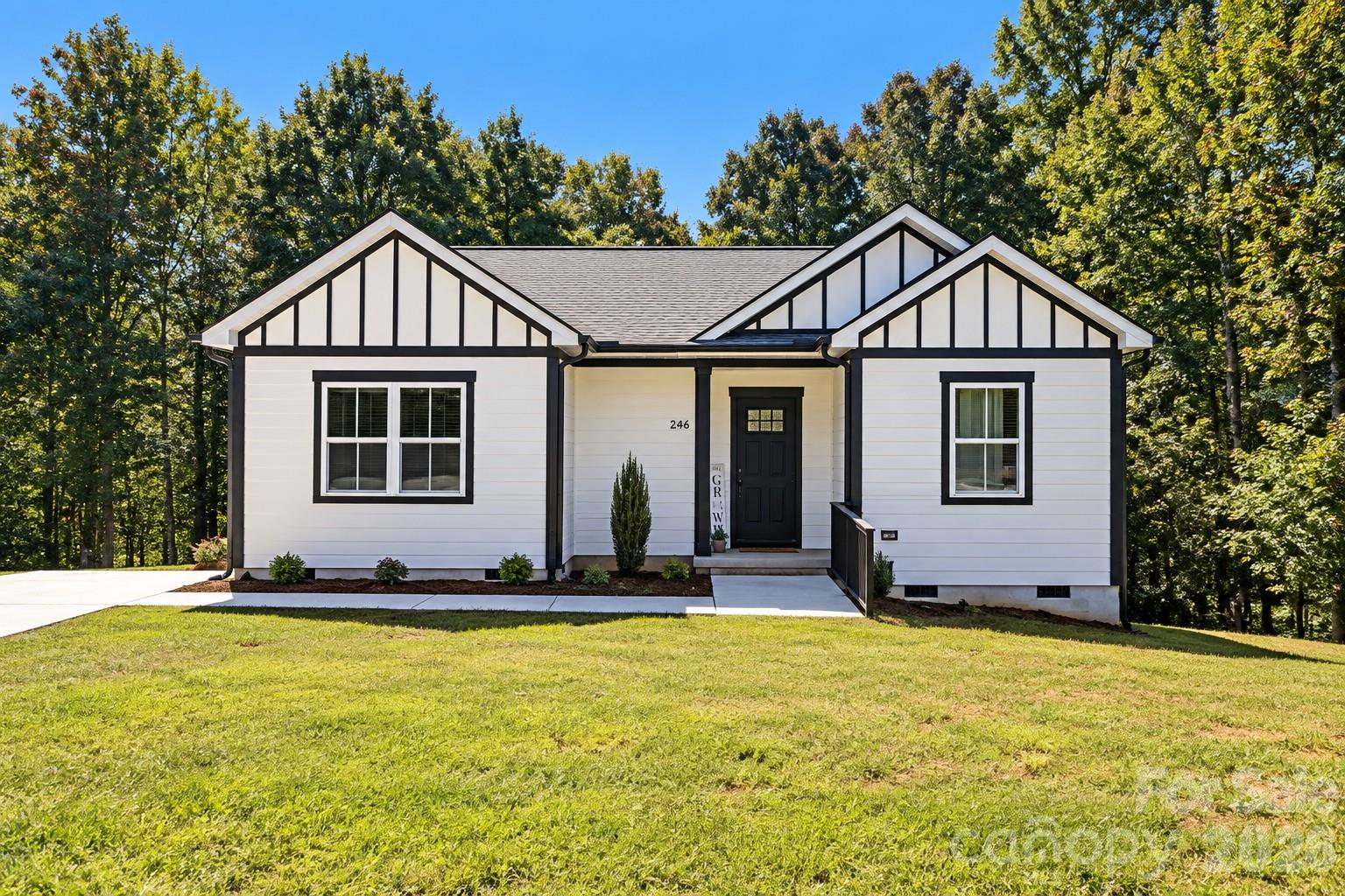 1346 39th Street Cir SW, Hickory, NC 28602. property listing photo