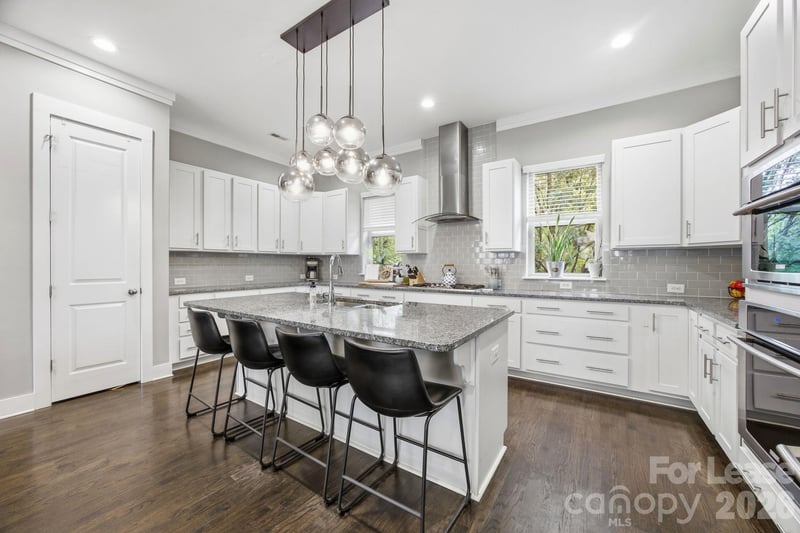 863 Academy Street, Charlotte, NC - 4 beds, 3.5 baths, 3,030 sqft - $3,700/mo