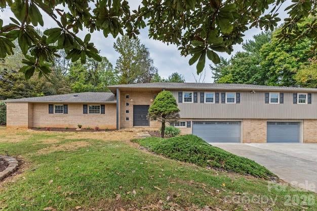 1824 Chrosaro Place, Lenoir, NC - 3 beds, 4.5 baths, 4,256 sqft - $609,000