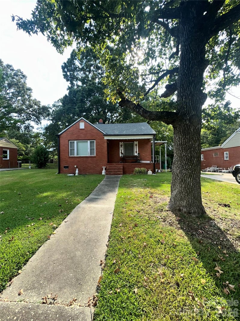 537 Bowman Road, Charlotte, NC - 2 beds, 1 bath, 948 sqft - $450,000