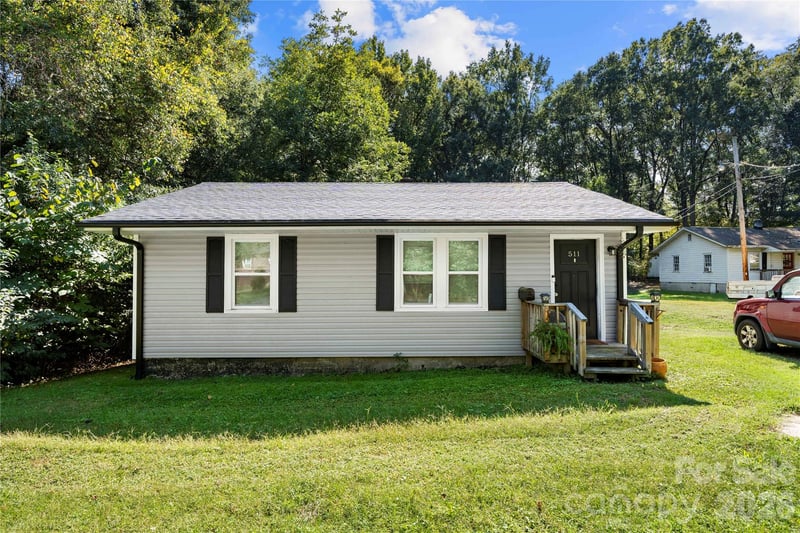 509 E Church Street, Dallas, NC - 2 beds, 896 sqft - $260,000