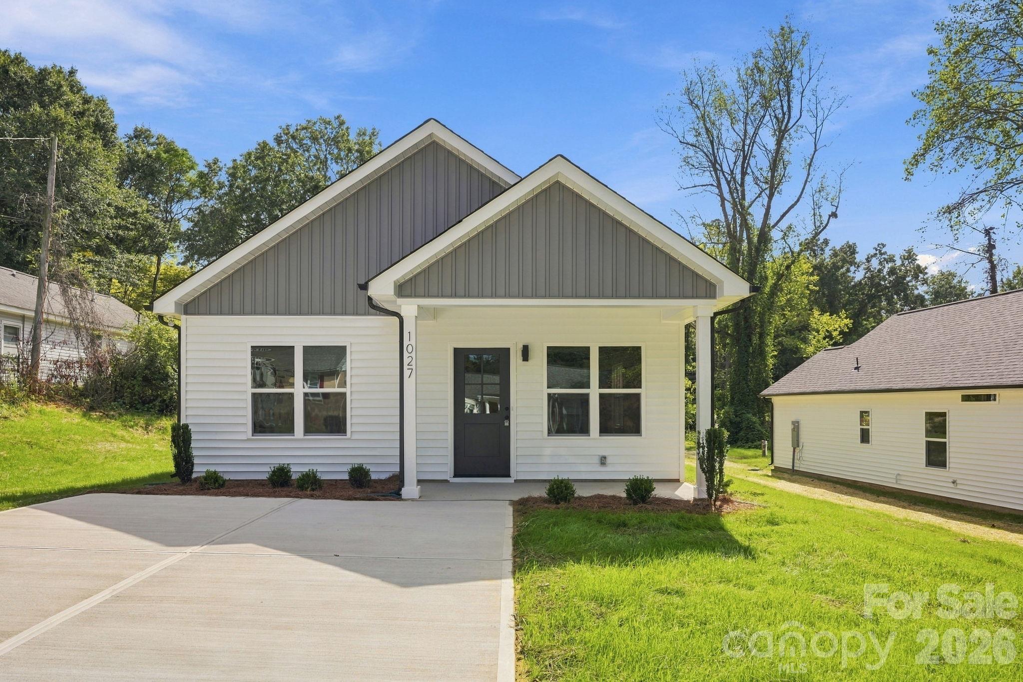 1027 Houston St, Gastonia, NC 28052. property listing photo