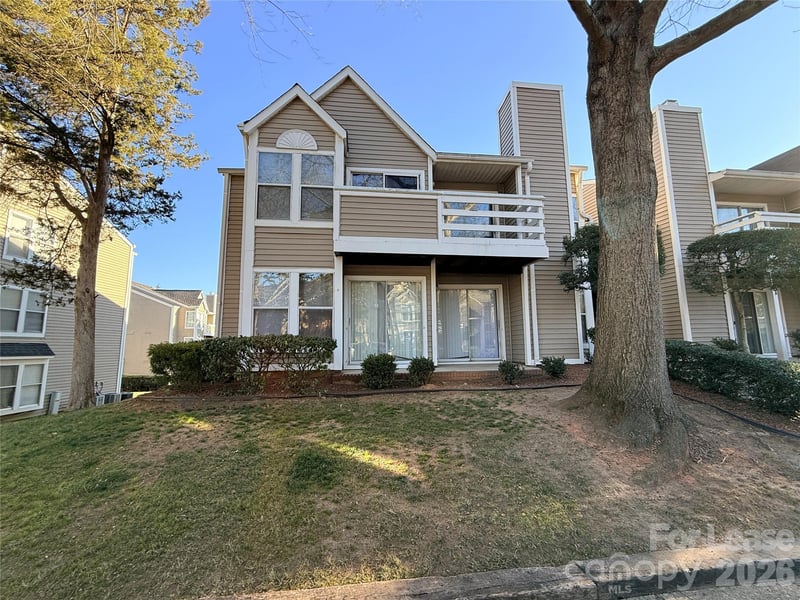 9627 Vinca Circle E, Charlotte, NC - 2 beds, 2 baths, 875 sqft - $1,195/mo