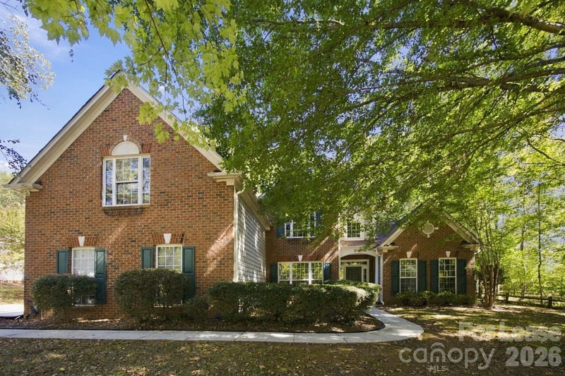 10825 Kenderly Court, Charlotte, NC - 5 beds, 2.5 baths, 2,558 sqft - $3,000/mo