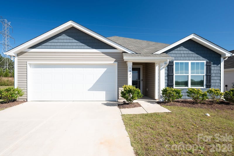 1021 Foxberry Lane, Maiden, NC - 3 beds, 2 baths, 1,658 sqft - $294,900