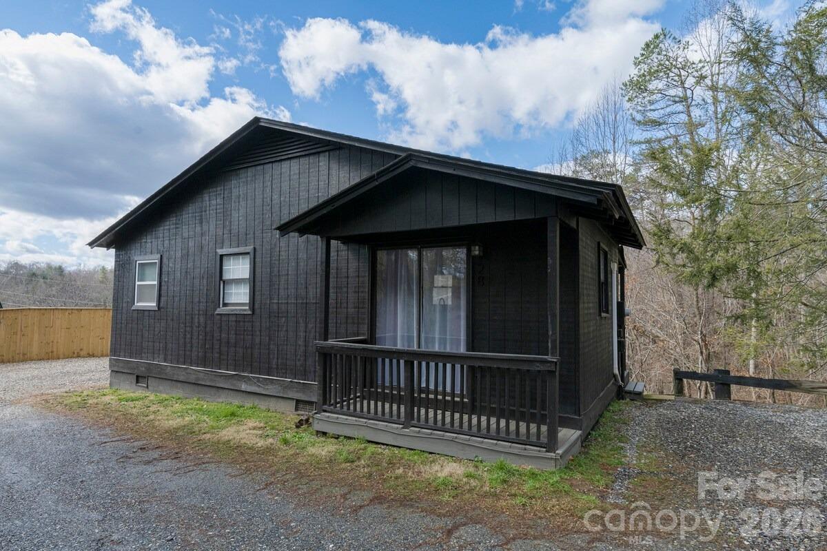 28 Collins Mountain Dr, Asheville, NC 28804. property listing photo