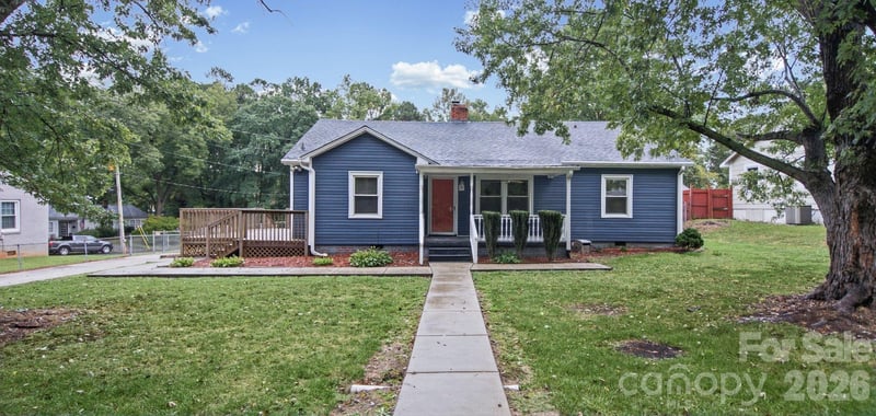 1207 W 4th Avenue, Gastonia, NC - 4 beds, 2 baths, 1,386 sqft - $250,000