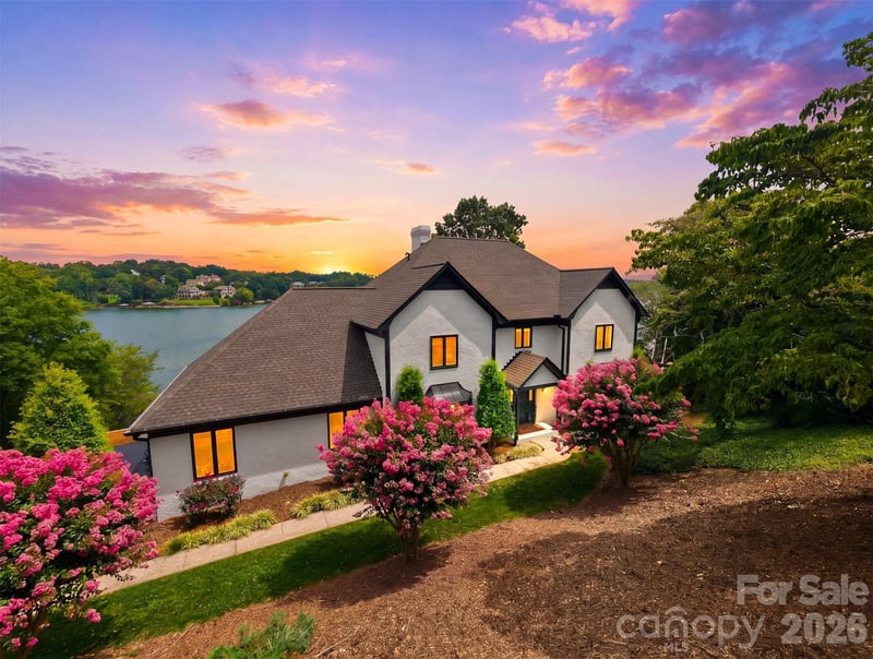 476 44th Avenue Drive NW, Hickory, NC - 5 beds, 3.5 baths, 3,410 sqft - $1,399,000