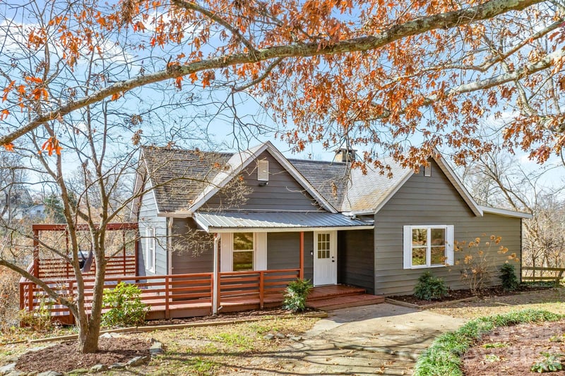 2 Worley Place, Asheville, NC - 3 beds, 1 bath, 2,774 sqft - $480,000