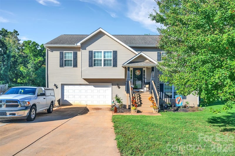 392 Lone Tree Lane, Clover, SC - 4 beds, 3 baths, 2,006 sqft - $415,000
