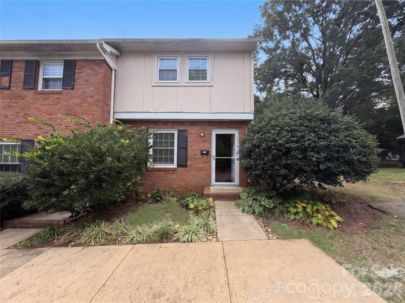 1786 Ebenezer Road A, Rock Hill, SC - 2 beds, 1.5 baths, 1,037 sqft - $135,000