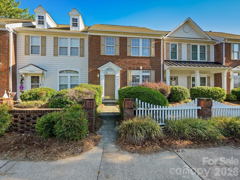 7007 Creft Circle, Indian Trail, NC - 2 beds, 2.5 baths, 1,477 sqft - $275,000