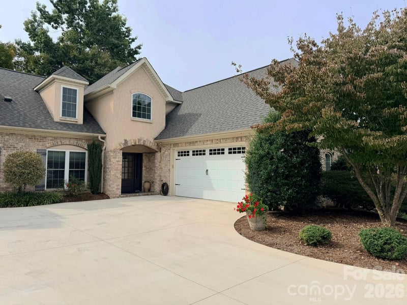 149 42nd Avenue Drive NW, Hickory, NC - 3 beds, 2.5 baths, 2,661 sqft - $599,900