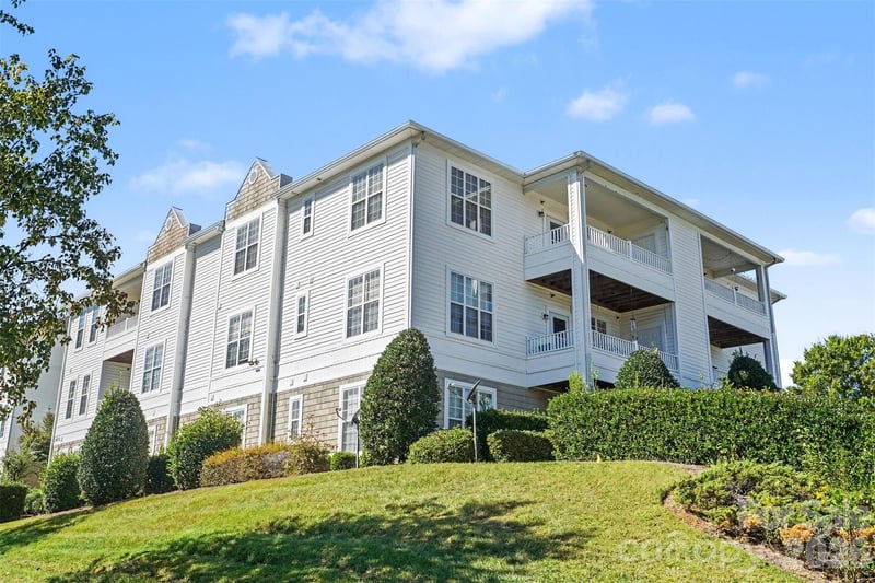 18711 Ruffner Drive Apt 3C, Cornelius, NC - 2 beds, 2 baths, 1,241 sqft - $285,000