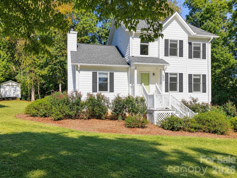 1270 Berra Place, Hickory, NC - 3 beds, 2.5 baths, 1,739 sqft - $364,000