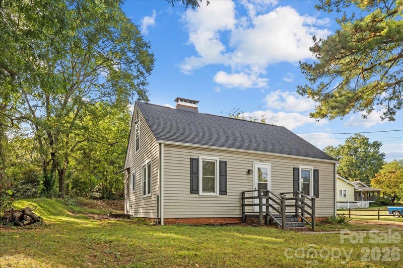 911 Carolina Avenue, Albemarle, NC - 2 beds, 1 bath, 756 sqft - $169,500