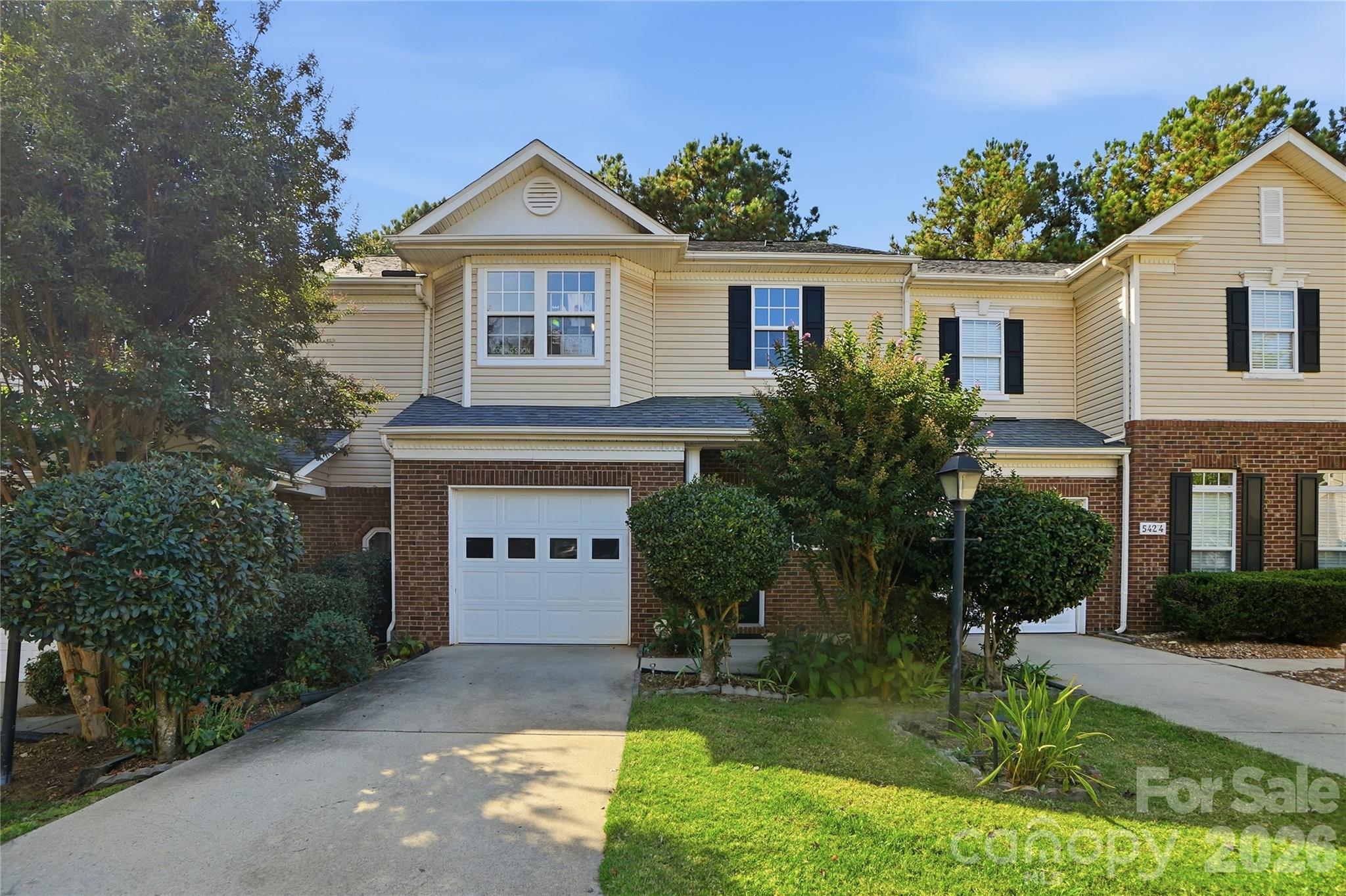 5426 Johnston Mill Ct, Charlotte, NC 28269. property listing photo