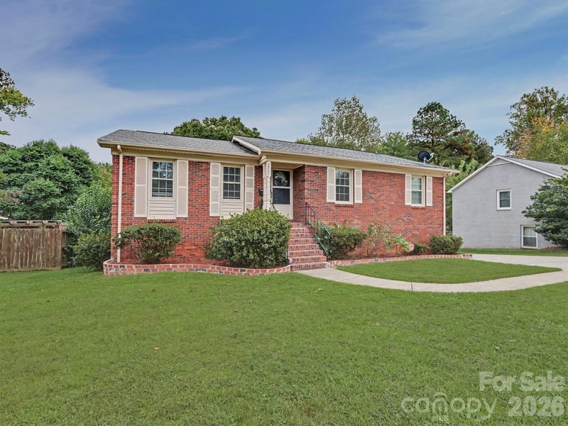 3931 Irvington Drive, Charlotte, NC - 4 beds, 2.5 baths, 2,462 sqft - $475,000
