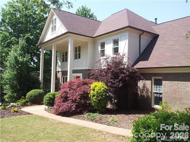 9327 Willowglen Trail, Charlotte, NC - 4 beds, 2.5 baths, 4,117 sqft - $648,800
