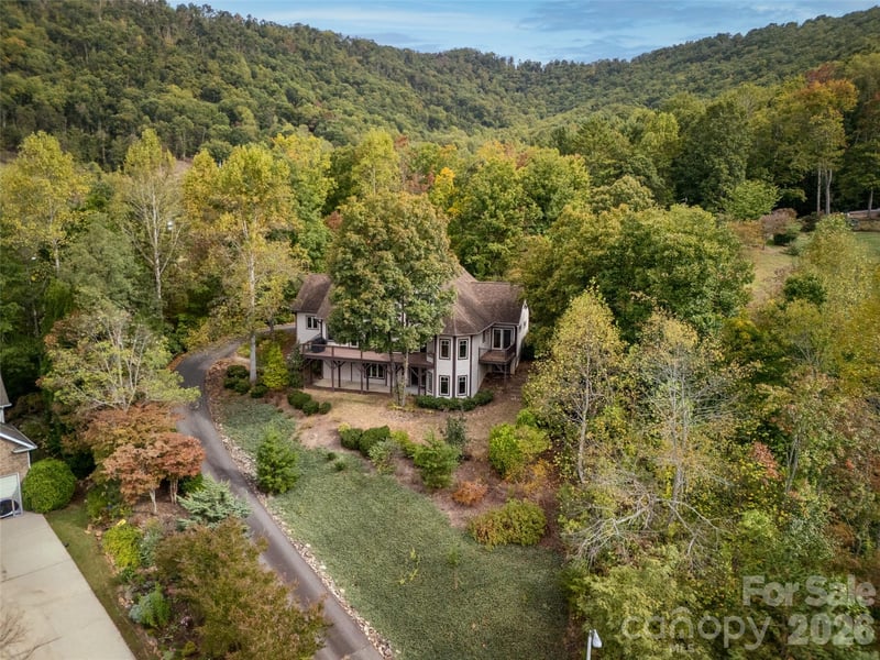 142 Twin Courts Drive, Weaverville, NC - 4 beds, 3.5 baths, 3,927 sqft - $825,000