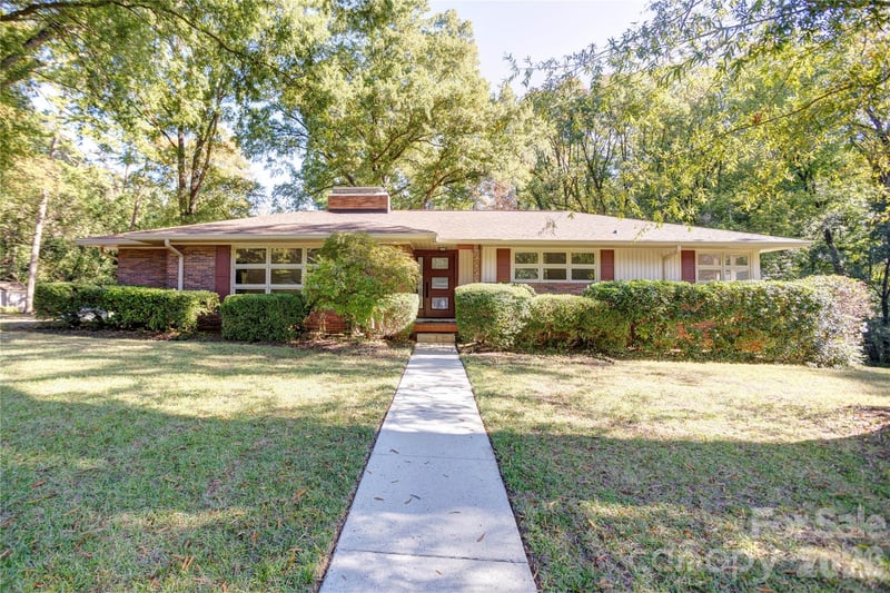 688 Grandview Drive NE, Concord, NC - 4 beds, 3 baths, 3,328 sqft - $525,000