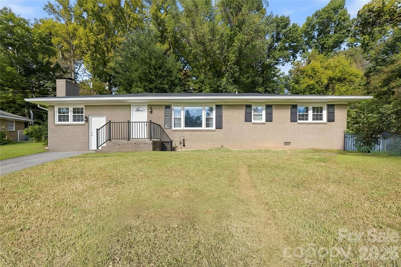 468 Edwards Street, Rutherfordton, NC - 3 beds, 2 baths, 1,682 sqft - $289,000
