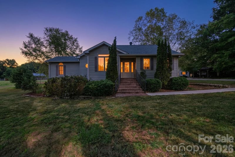 2807 Valley Farm Road, Waxhaw, NC - 3 beds, 3.5 baths, 2,779 sqft - $950,000