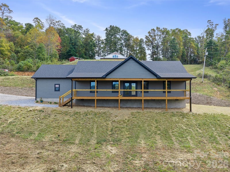 110 Shangrila Trail, Spruce Pine, NC - 3 beds, 2 baths, 1,500 sqft - $499,900
